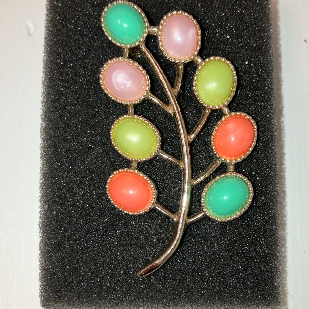 1960’s VINTAGE PIN. MULTICOLOR. 2 and 3/4 inches in height. Metal is Goldtone.